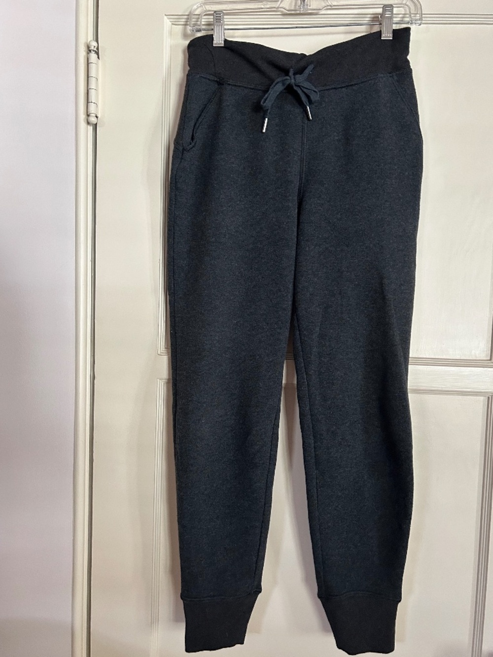 Women’s charcoal grey sweatpants with side pockets